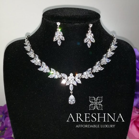 Luxury Diamond Bridal Jewelry Set Necklace and Earrings - Picture 5 of 9